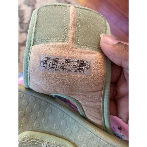 Vionic’s slippers women’s size 7 - Picture 7 of 7